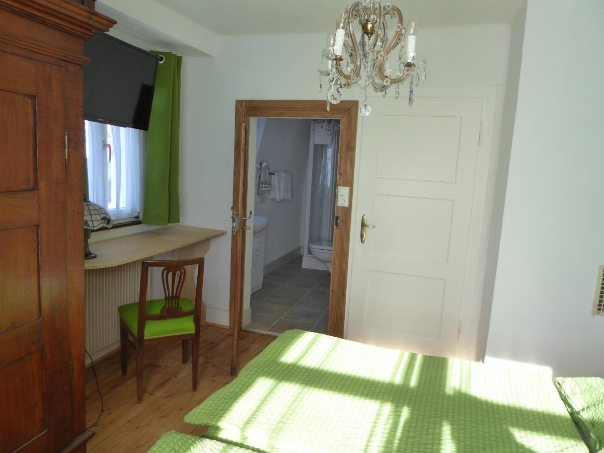Doppel-/Zweibettzimmer mit Bad