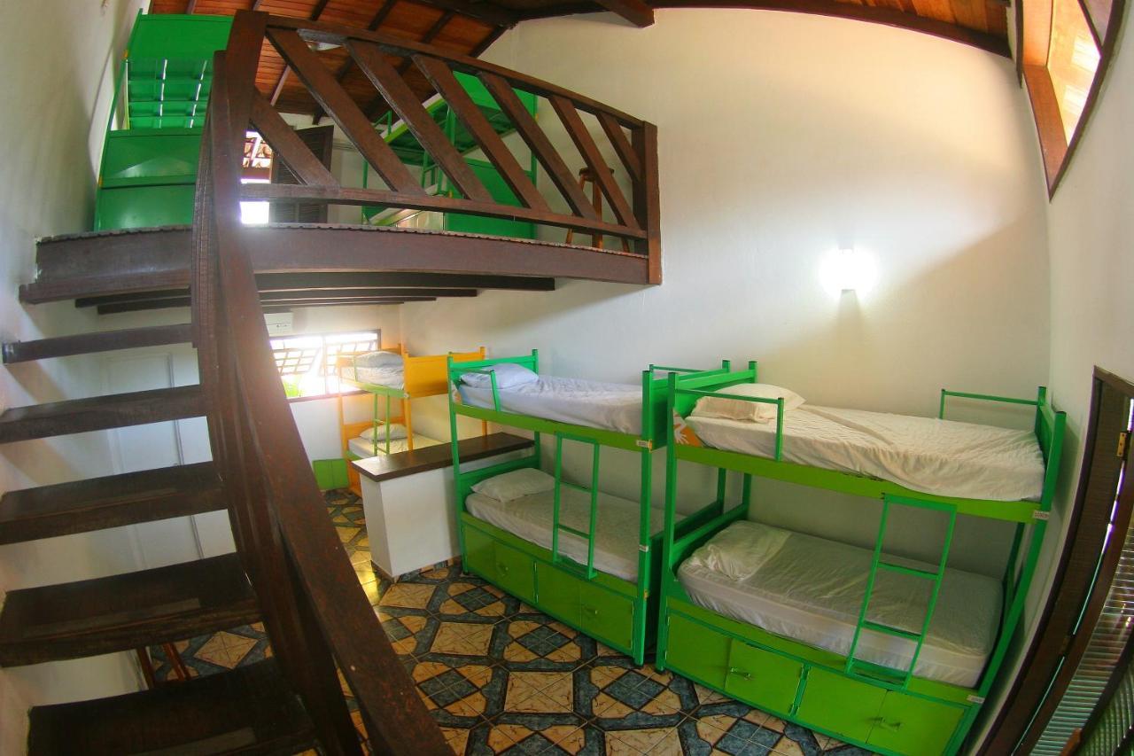 Cama de Solteiro em Dormitório Feminino com 10 Camas