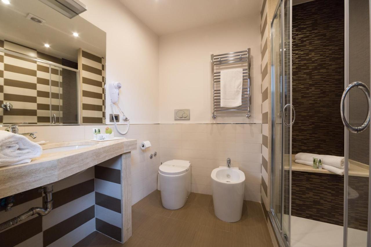 Large Double or Twin Room
