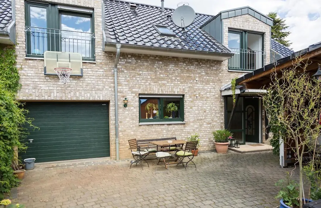 Schoenste Lage Am Rhein In Unmittelbarer Stadtnaehe, B & B-1