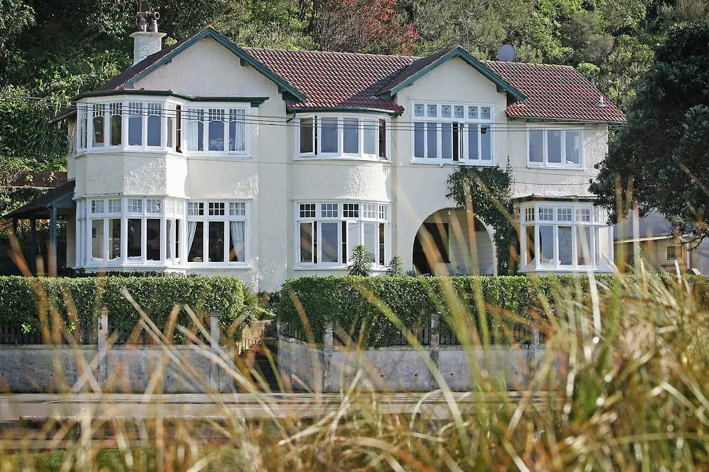 Beachfront Wellington Bed And Breakfast-1