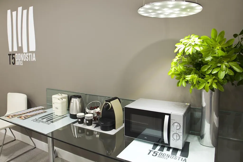 Pensión T5 Donostia Suites-1