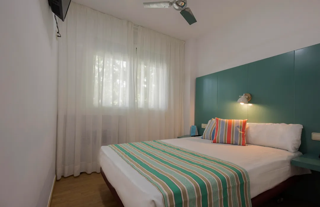 Yomo Hostal Bcn Port-1