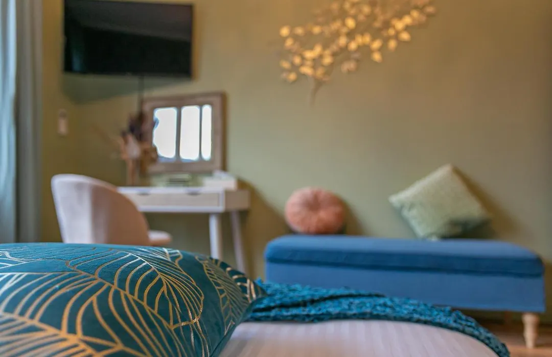 The Newport Lodge Included 3H Private Indoor Welnes & Use E-Bikes-1