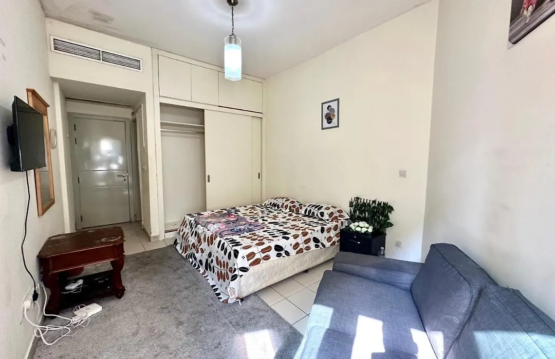 Master Bed Center Residence-1