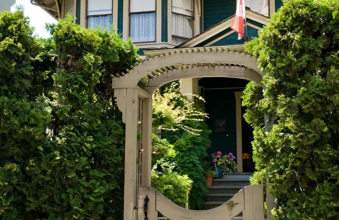 O Canada House Bed&Breakfast-1