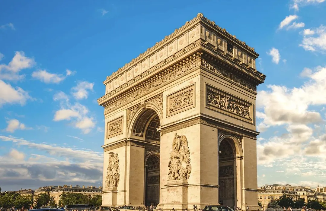 Paris Square-1