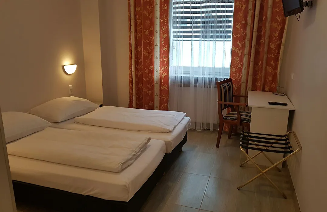 Hotel Diana-1