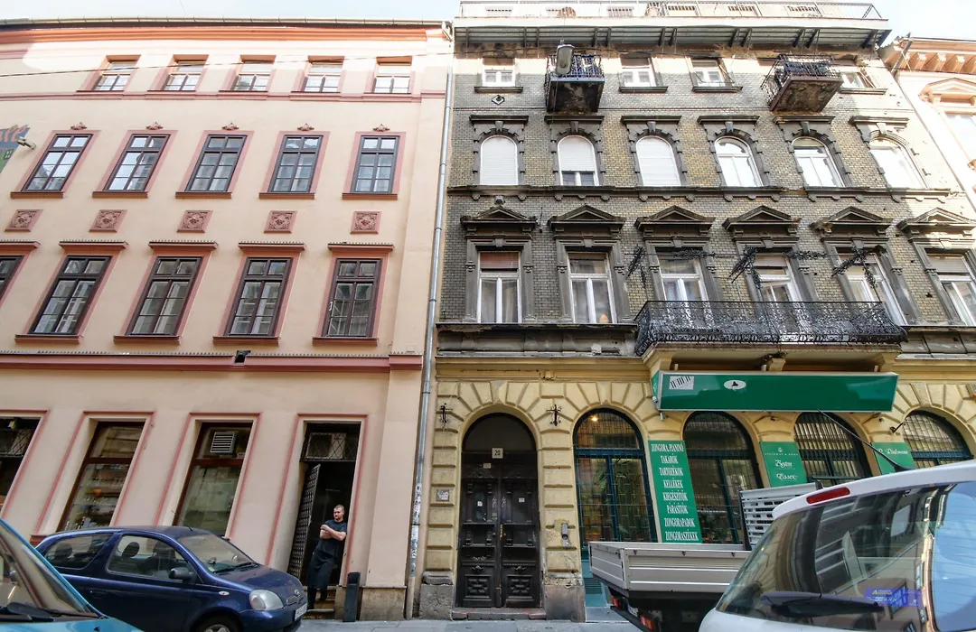 Opera Guesthouse-1