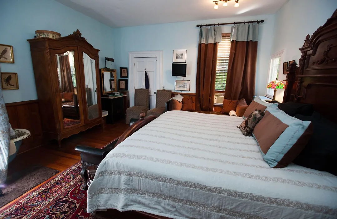Inn On Poplar Hill-1