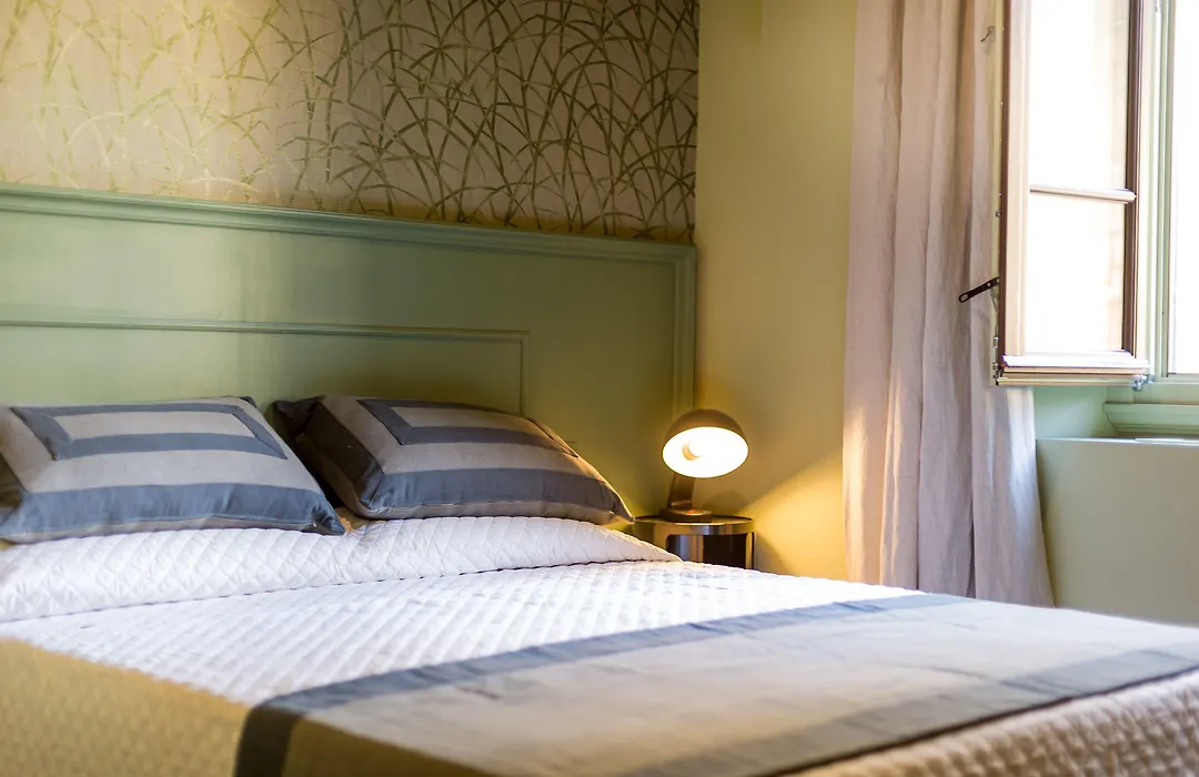Arnobio Florence Suites-1