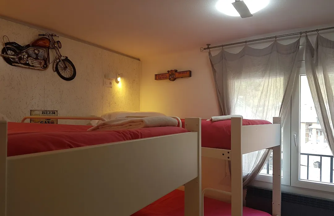 Barri Antic Hostel & Pub-1