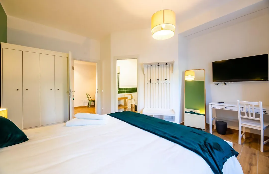 Bed & Breakfast Across The Room-1