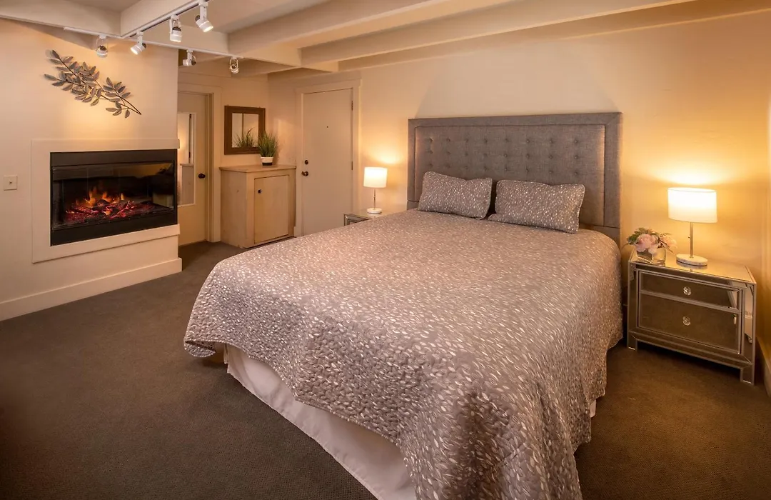 Carmel Country Inn-1