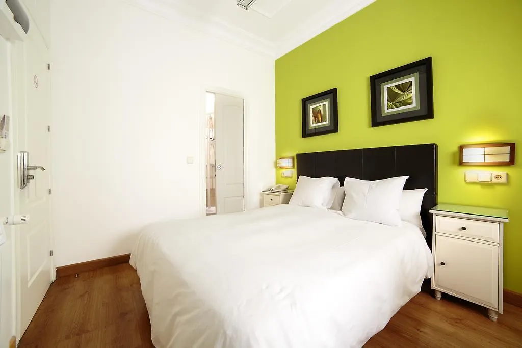 Hostal Adria Santa Ana-1