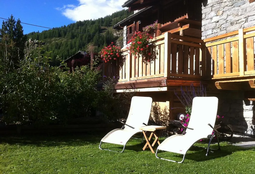 Les Trompeurs Chez Odette-1