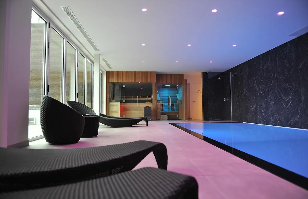 Huyze Fox - Boutique Stays-1