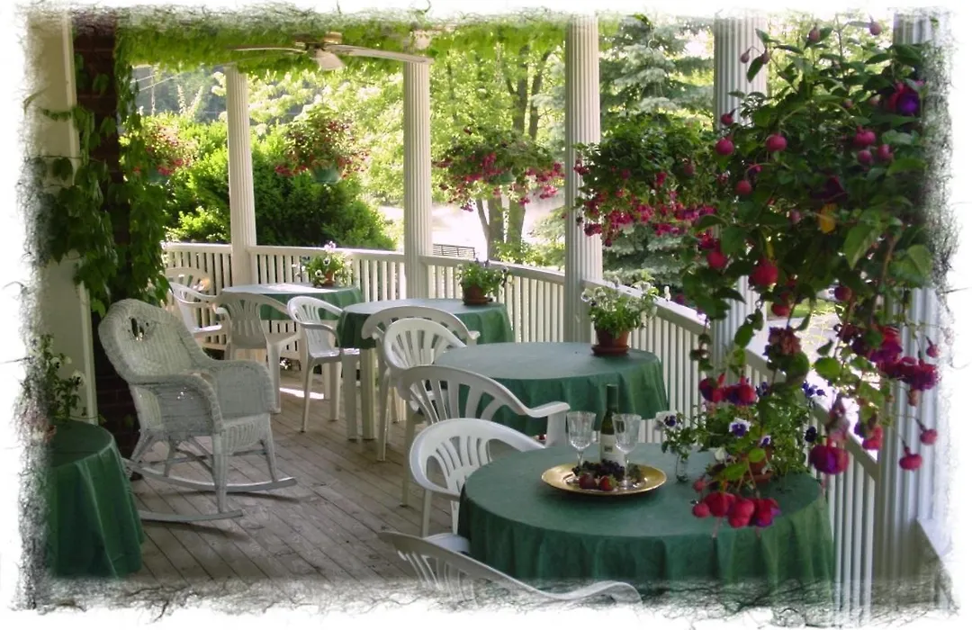 Martha'S Vineyard B & B-1