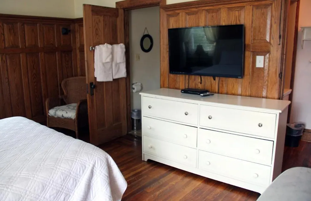 Adam'S Inn-1