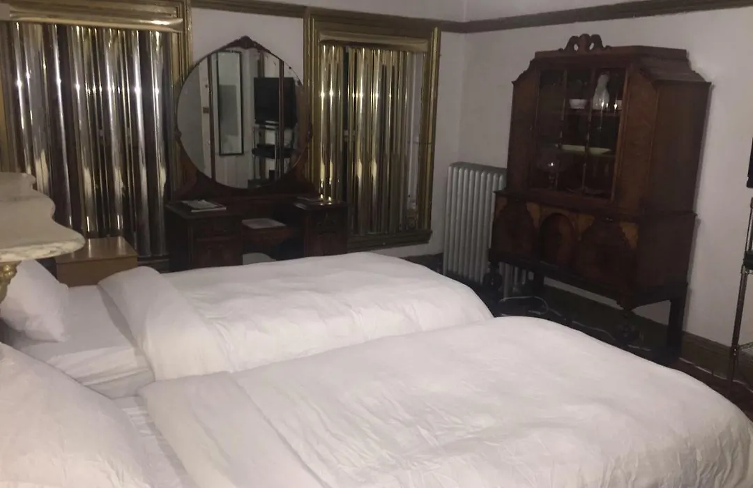 Illumination Bed & Breakfast-1