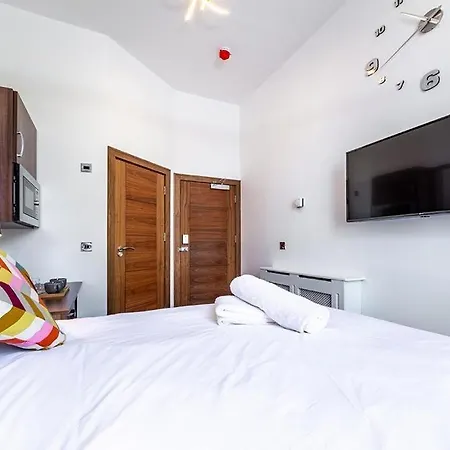 205 Earls Court Rooms-2