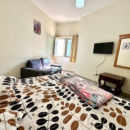 Master Bed Center Residence-2