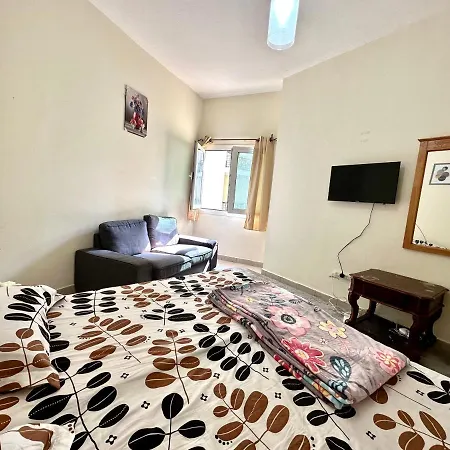 Master Bed Center Residence-3