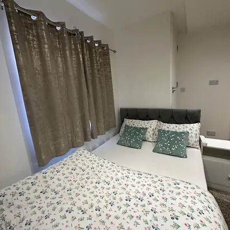 Smart Cosy/Small Double Room In Oakridge Road Bromley-2