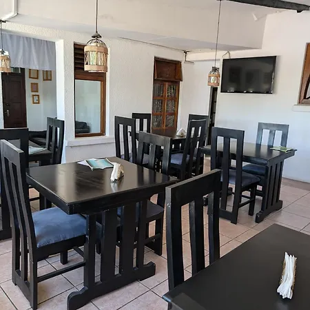 Q2 Bar & Guesthouse-2