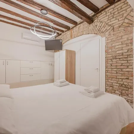 Rialto Suite 707-3