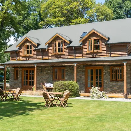 Wanaka Homestead Lodge & Cottages-2
