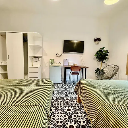 Lily'S Hostel-2