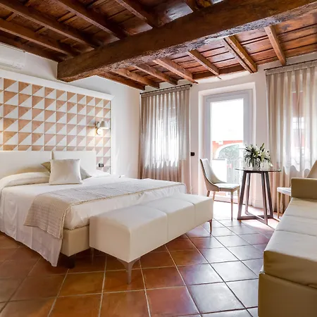 Ferrara Rooms-2