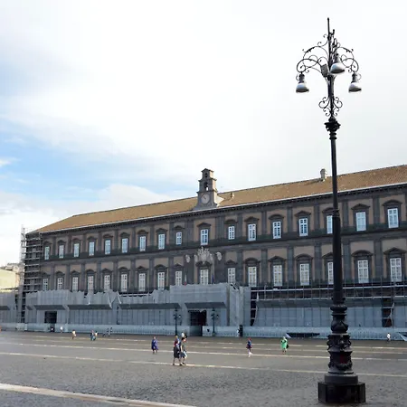 Relais Piazza Del Plebiscito B&B-3