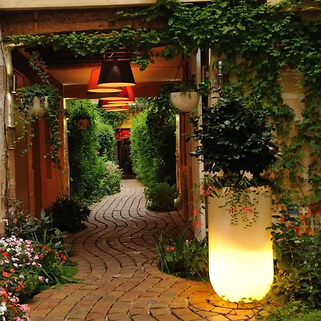 Les Patios du Marais 1-3