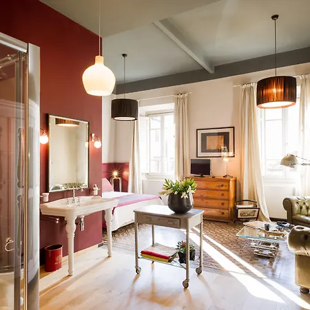 Arnobio Florence Suites-3