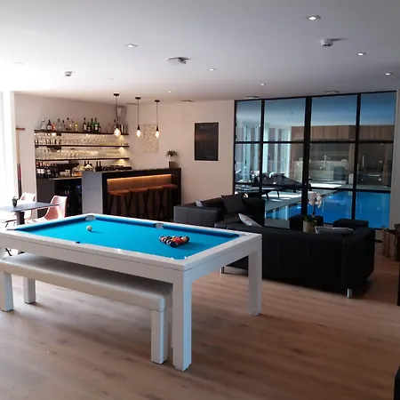 Huyze Fox - Boutique Stays-2