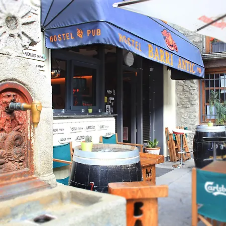 Barri Antic Hostel & Pub-2