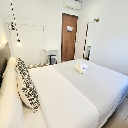 Ayz Javier Cabrini - Auto Check-In Property-3