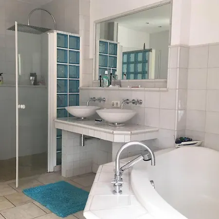 Schoenste Lage Am Rhein In Unmittelbarer Stadtnaehe, B & B-2