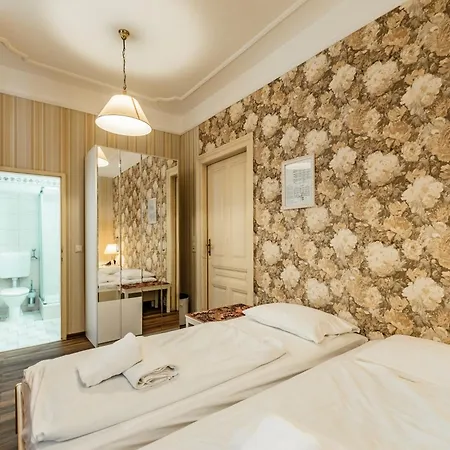 Hotel Pension Baronesse-3