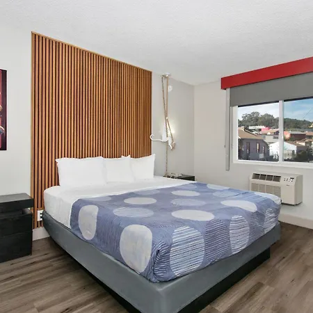Royal Pagoda Motel Dodger Stadium-2