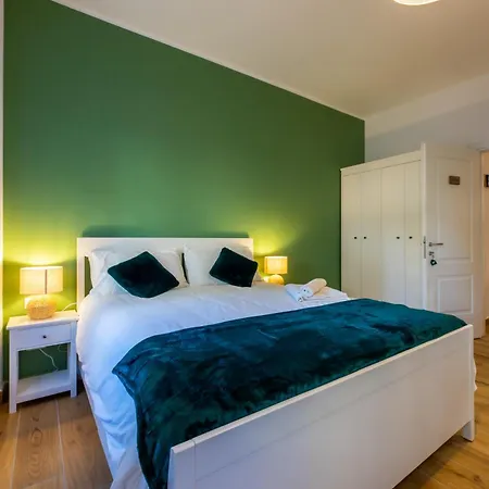 Bed & Breakfast Across The Room-2