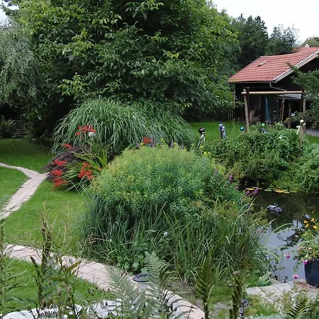 Suzanne'S B&B & Gardens-2