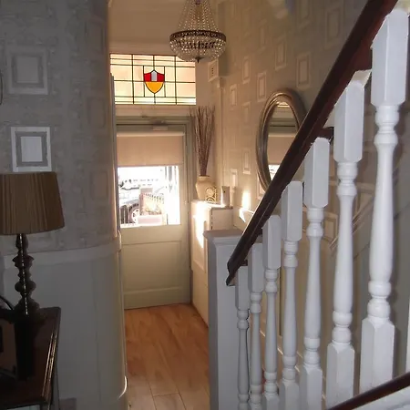 J'S Mayfair Guest House-2
