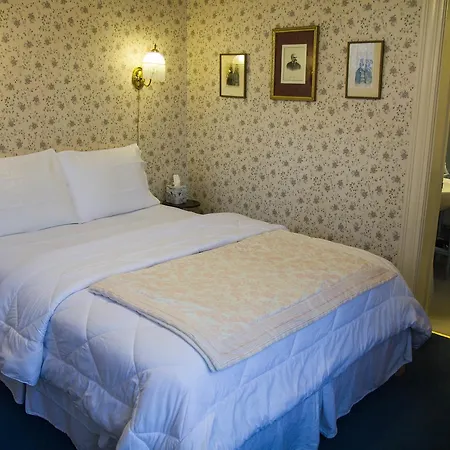 Castle Marne Bed & Breakfast-3