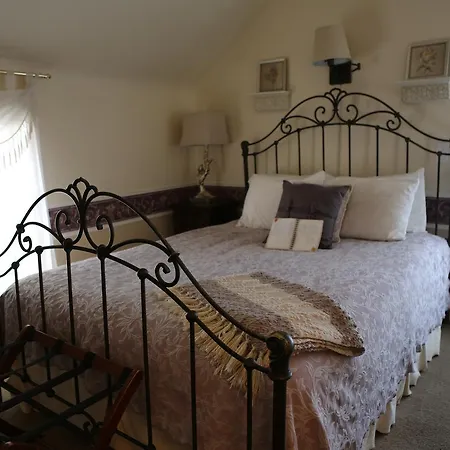 Martha'S Vineyard B & B-2