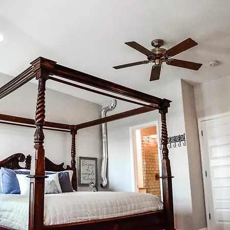 Birdhouse Bed And Breakfast-3