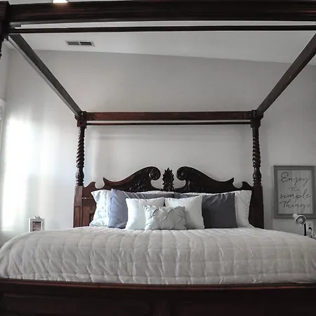 Birdhouse Bed And Breakfast-2