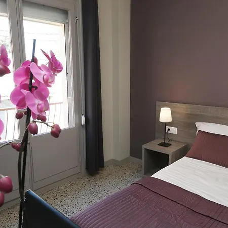 Hostal Fonda Montserrat-3